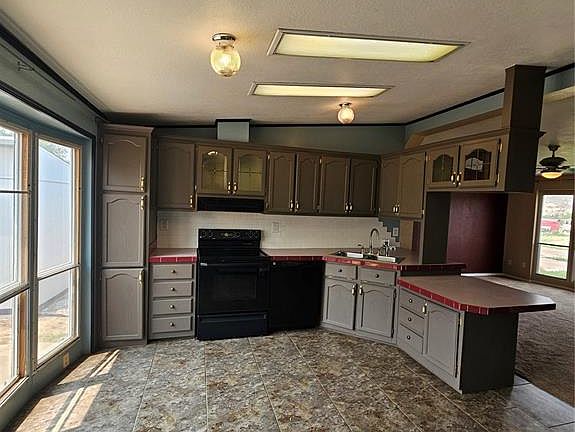 4th image of 624 Cyanide Ave