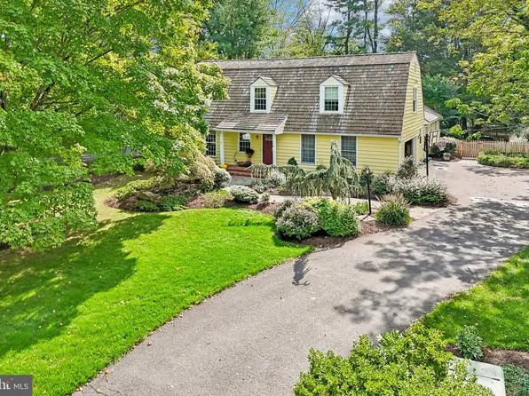 22 Scudder Ct, Pennington, NJ 08534