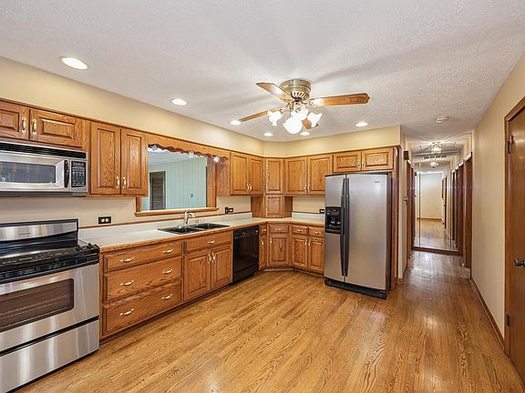 4th image of 8240 W 135th St
