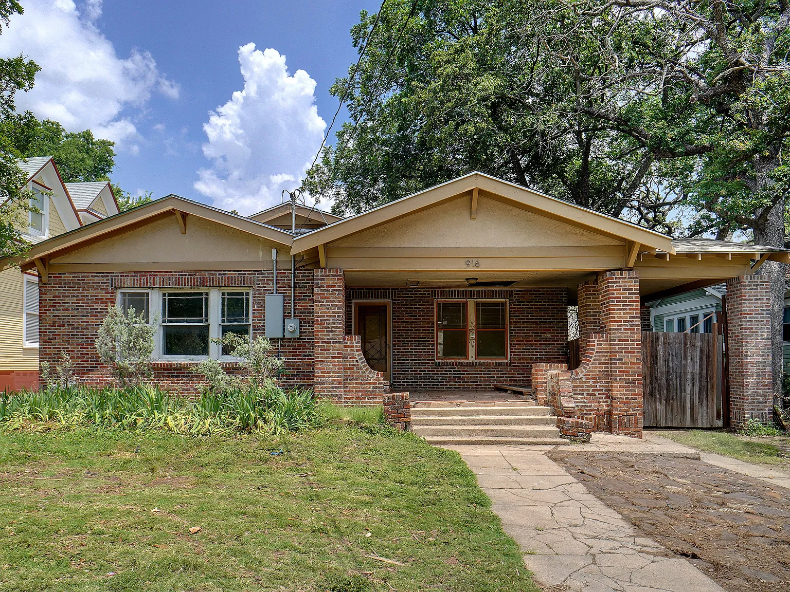 3 bed, 1904 sqft, $2,400 — Photo 1