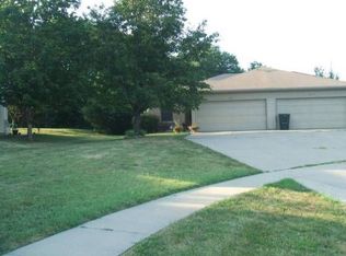 5318 SW Reeder St, Topeka, KS 66604