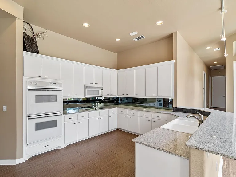 6020 Parksedge Ln — Photo 16