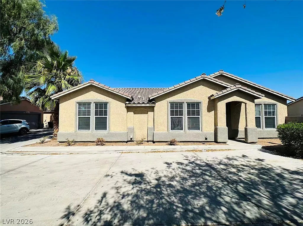 3 bed, 2.0 bath, 1348 sqft, $1,850 — Photo 1