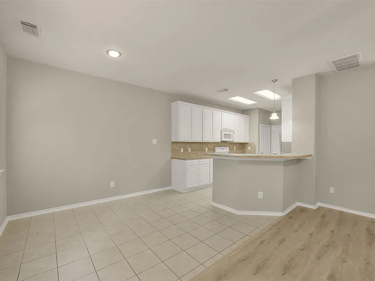 171 N Burberry Park Cir — Photo 16