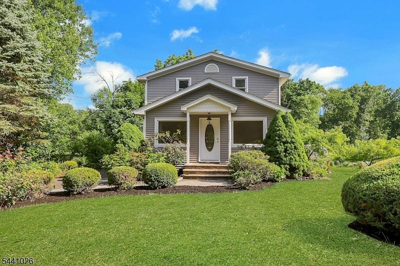 1st image of 32 Bellows Ln
