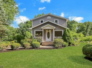 32 Bellows Ln, Towaco, NJ 07082
