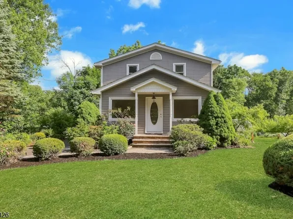 32 Bellows Ln, Montville Twp., NJ 07082