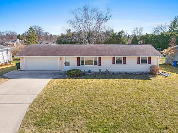 1371 View Ln, Green Bay, WI 54313