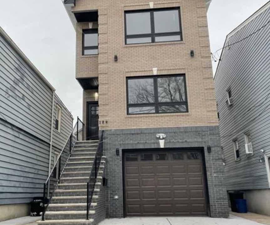 Please note: 15 exterior steps to 1st floor apartment.

1 driveway parking space included