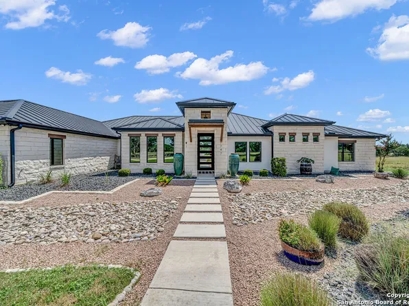 747 San Juan, Kerrville, TX 78028