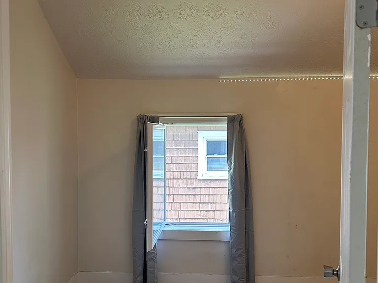 353 Harris St — Photo 29