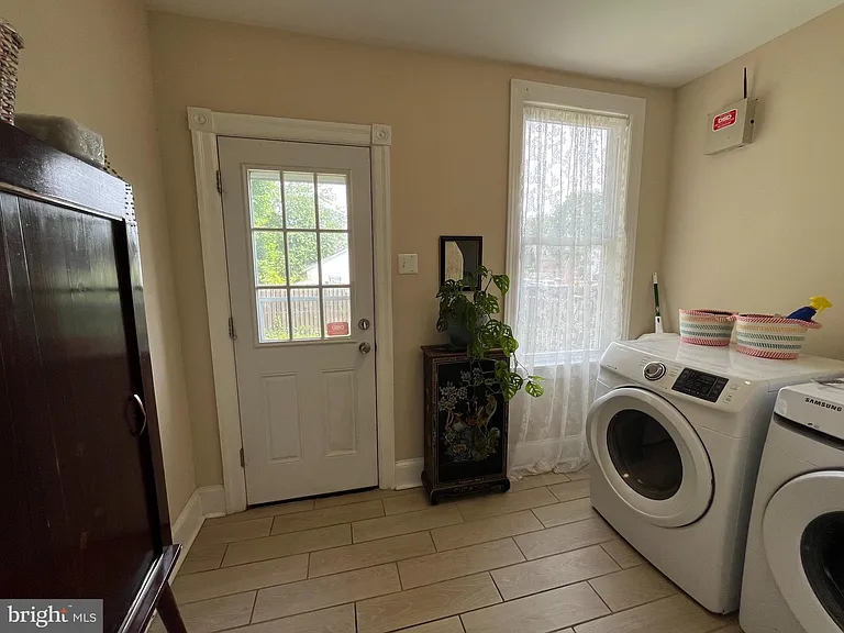 213 Ardmore Ave — Photo 11