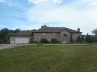 2805 Raycraft Rd, Woodstock, IL 60098