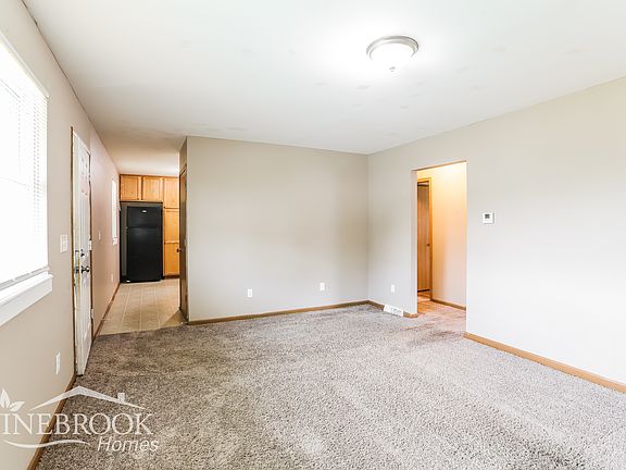 5th image of 3091 Parsons Ave