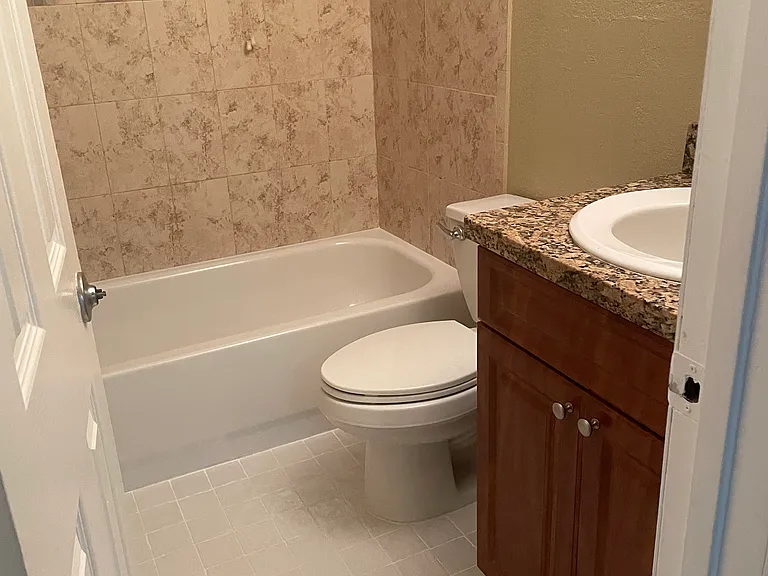 1925 Madison St #23 — Photo 8