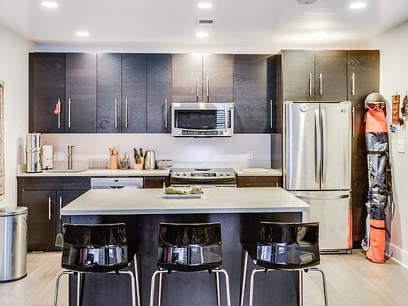 Island / Kitchen