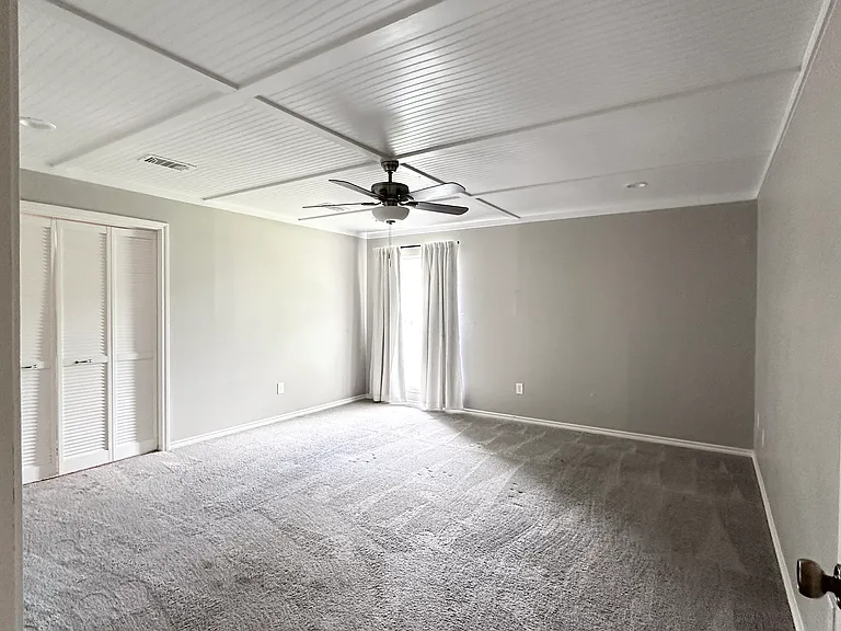 401 Lake Louise Ct — Photo 36