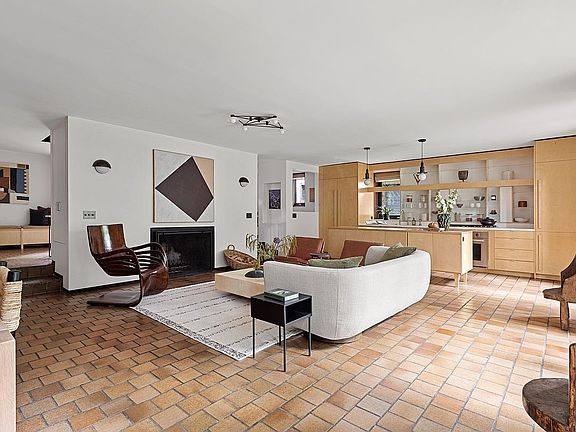 3rd image of 48 Willow Pl