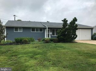 18 Midfield Rd, New Castle, DE 19720