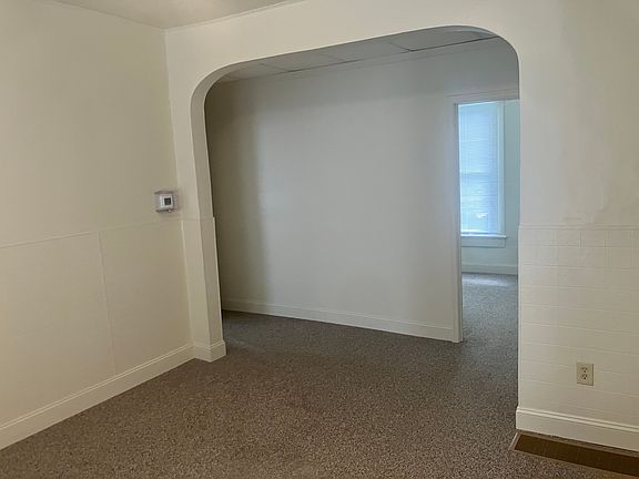 4th image of 814 E Main St APT A