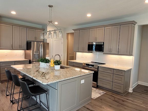 5th image of 5118 Regents Park Dr