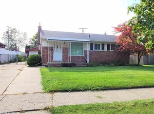 31227 E Wind Dr, Fraser, MI 48026