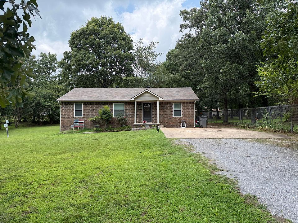 1st image of 7 Lindsey Cir