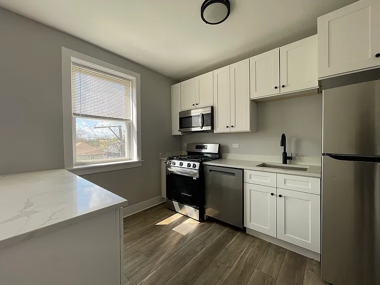 722 N Austin Blvd #3W — Photo 5