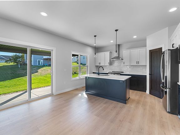 3rd image of 1821 Saint Olav Ave