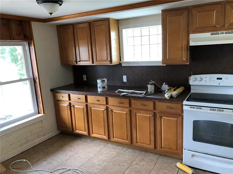 135 N Cedar St — Photo 5