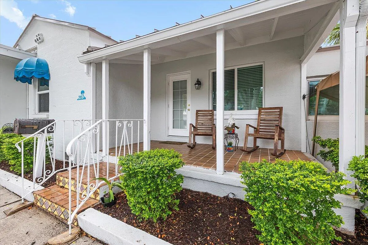 2 bed, 2.0 bath, 1591 sqft, $4,200 — Photo 3