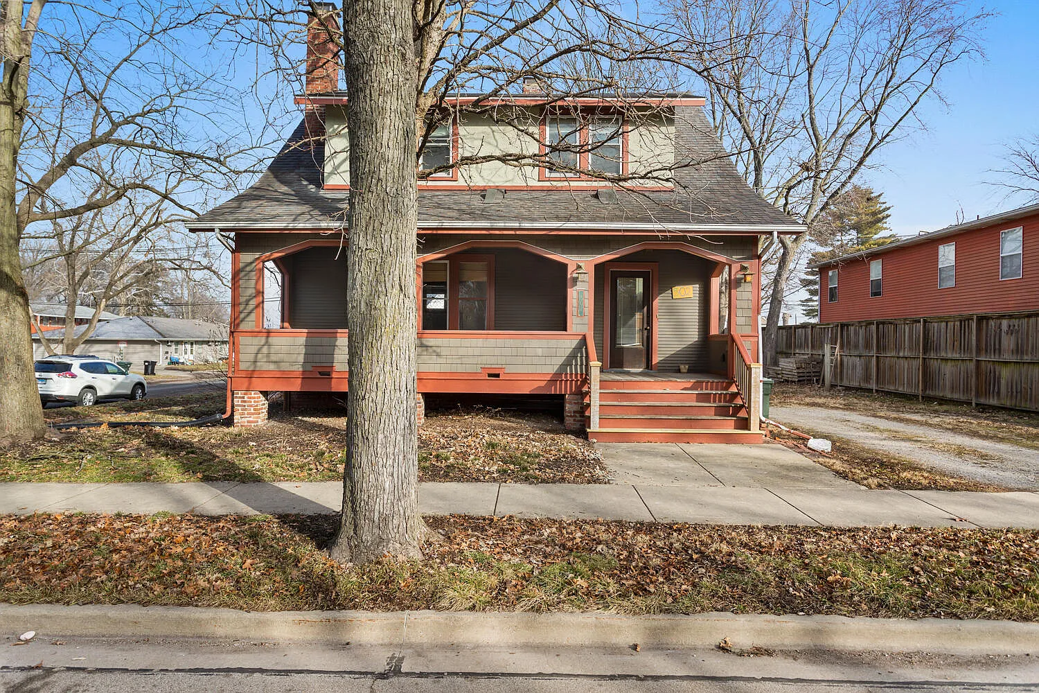 502 E Green St photo 1