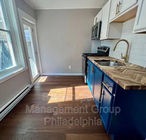 2022 W Toronto St — Photo 8
