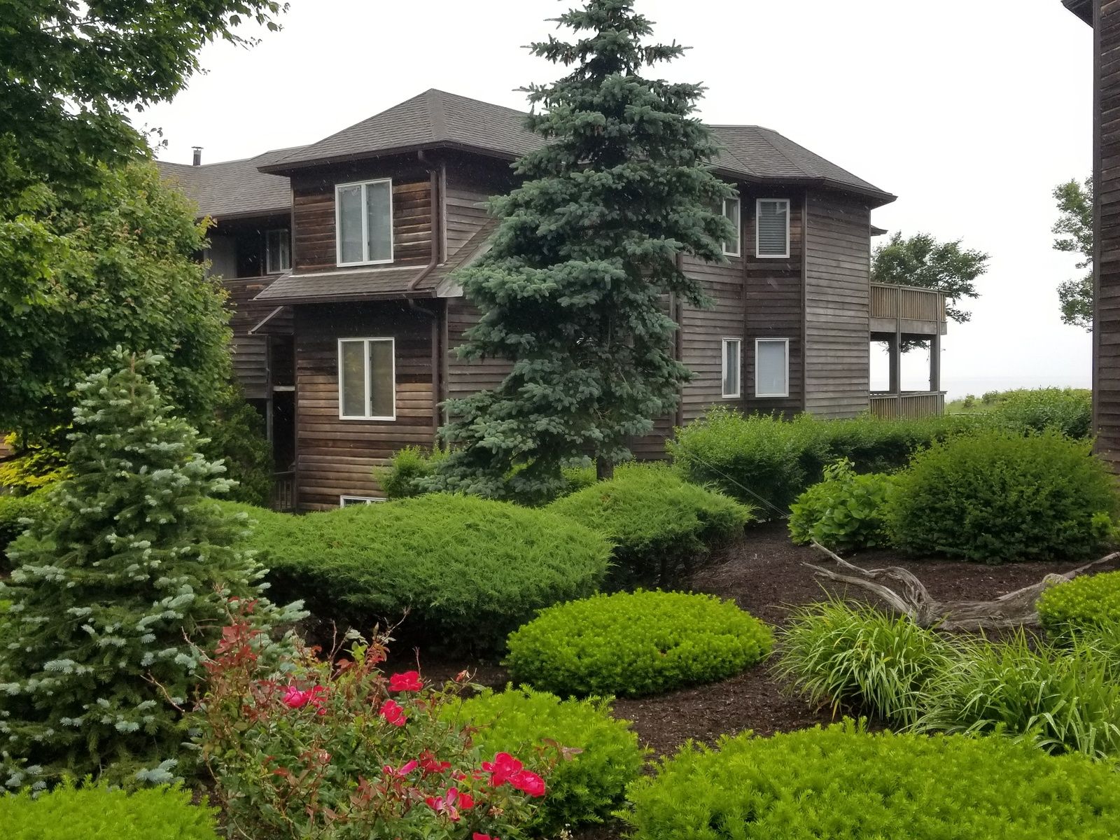 401 Fox Hill Dr, Baiting Hollow, NY 11933 Out East