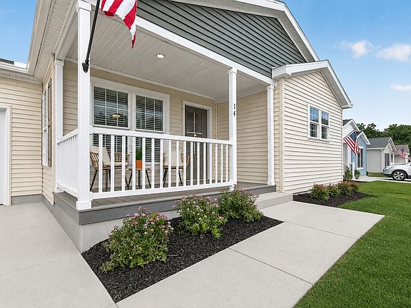 Exterior Image-4-Ritz-Craft Cinnamon Woods