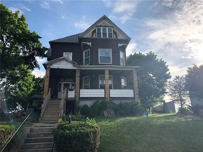 476 New York Ave photo 1