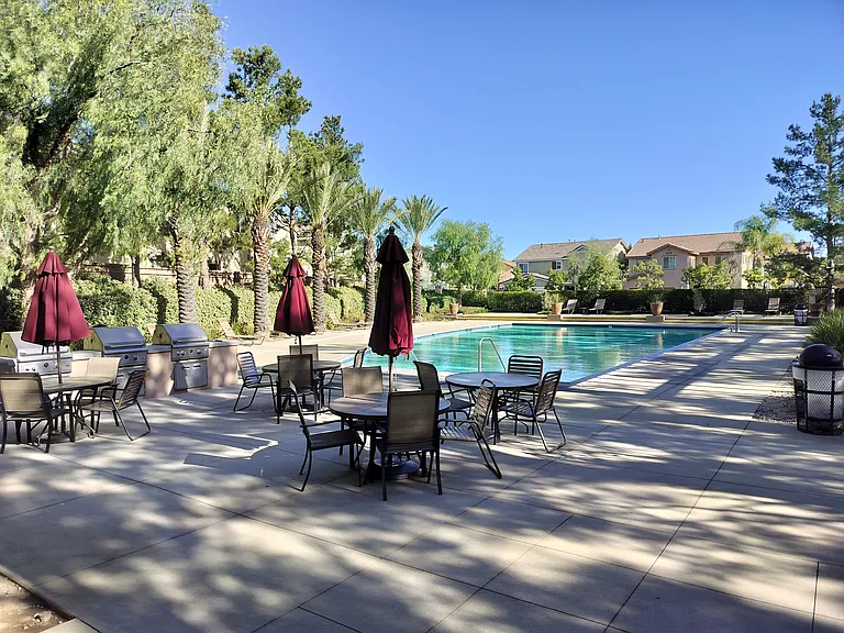 1423 Silverberry Ln — Photo 24