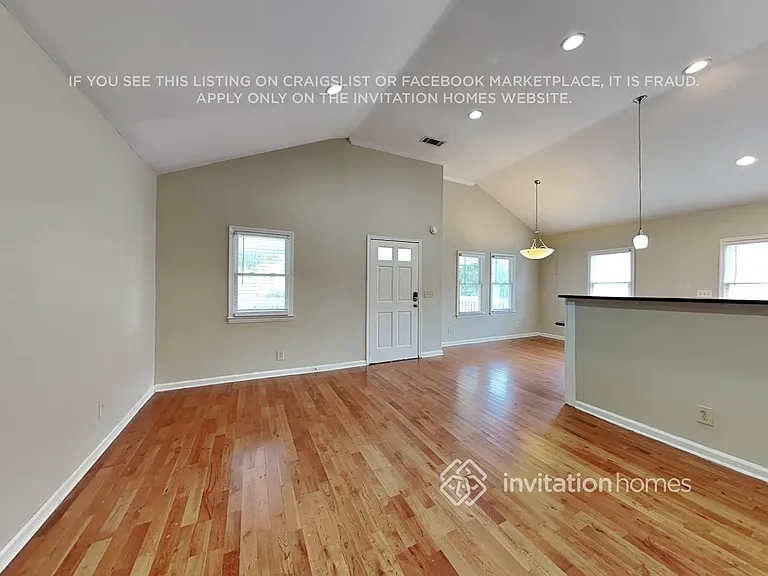 1551 New St NE — Photo 3