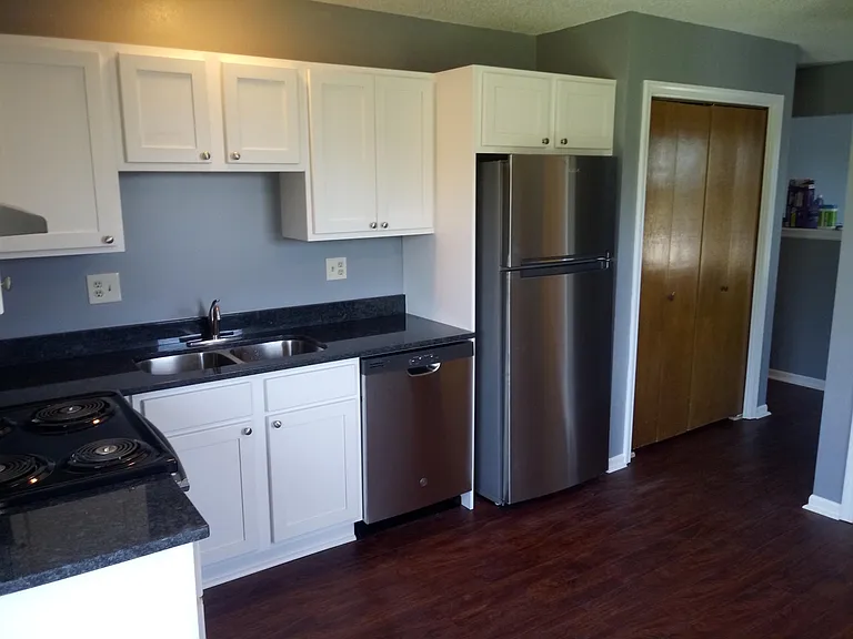 518 Sky Vue Dr — Photo 2