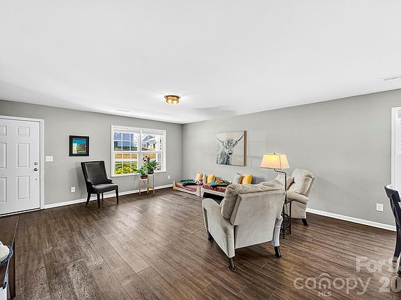 4th image of 5045 Ashley Place Dr