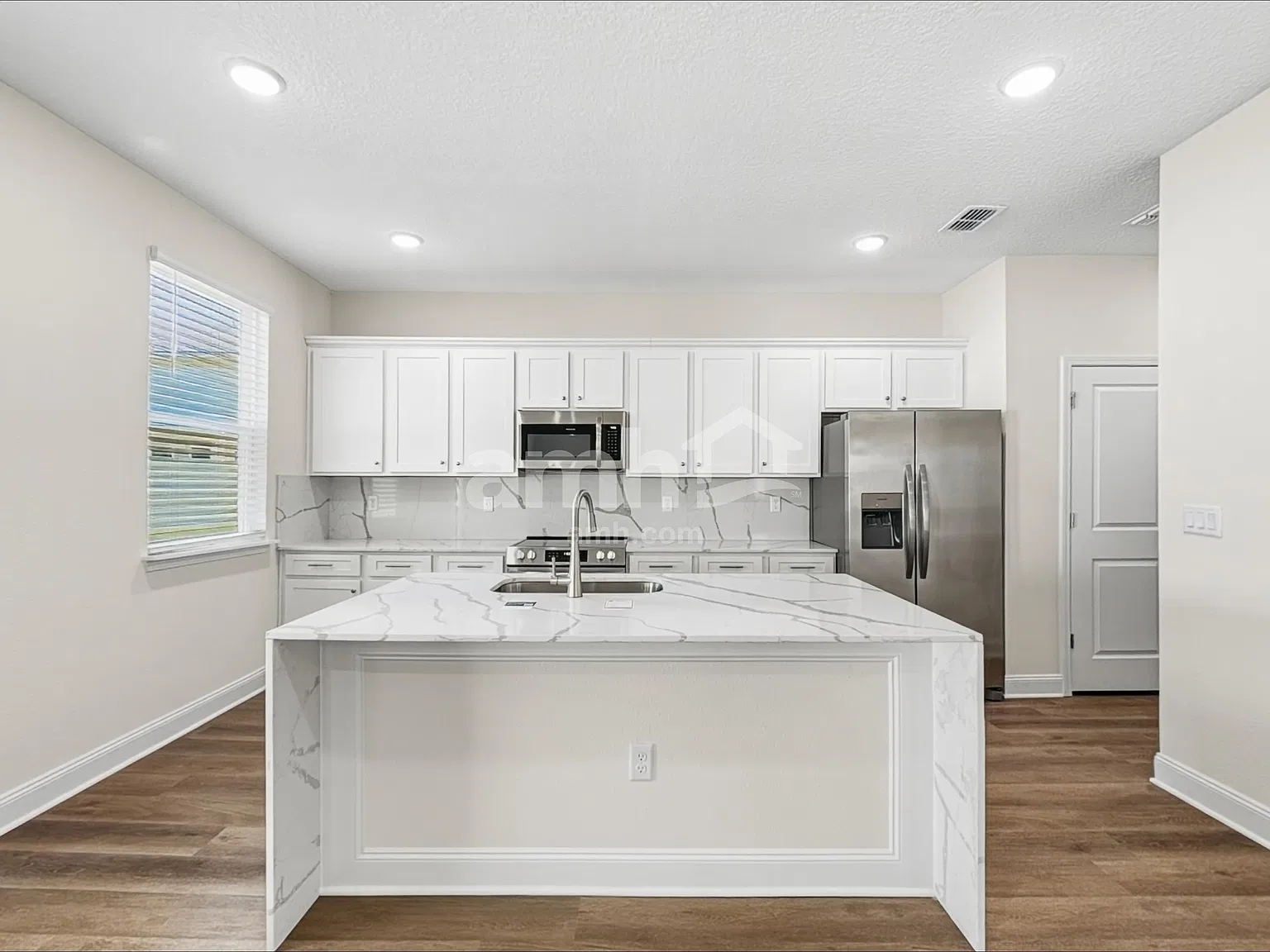 5 bed, 2.5 bath, 2043 sqft, $2,795 — Photo 3