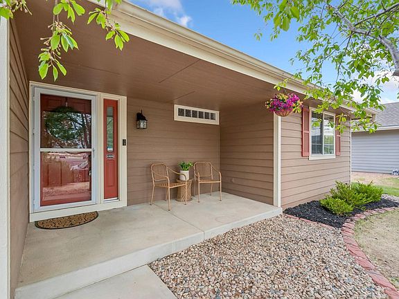 2nd image of 2902 Sunstone Dr