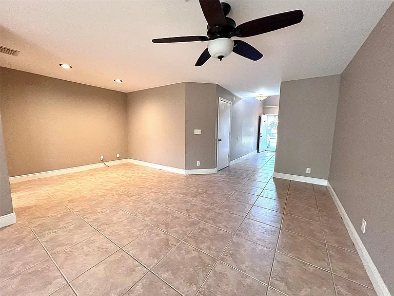 2246 Discovery Cir — Photo 4