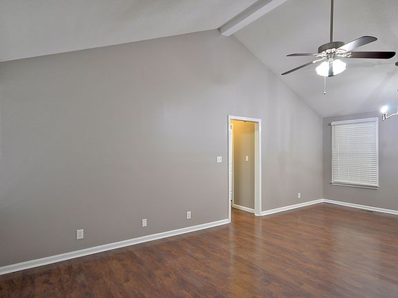 4th image of 545 Donna Dr