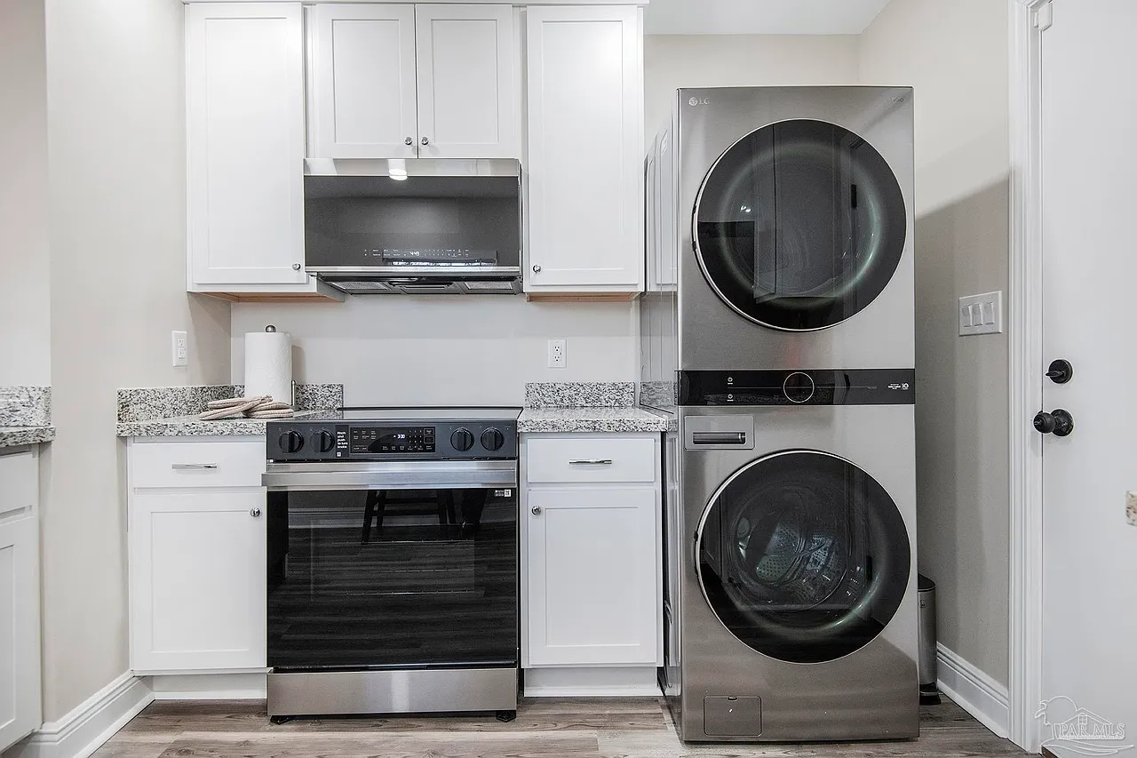 2 bed, 552 sqft, $1,600 — Photo 2