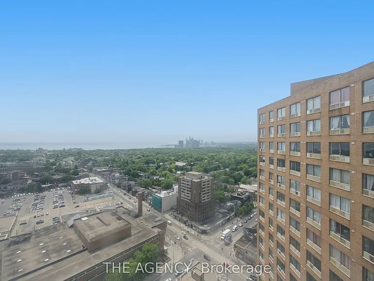 2360 Dundas St W #2816B — Photo 2