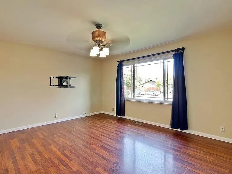 5951 Garces Ave — Photo 8