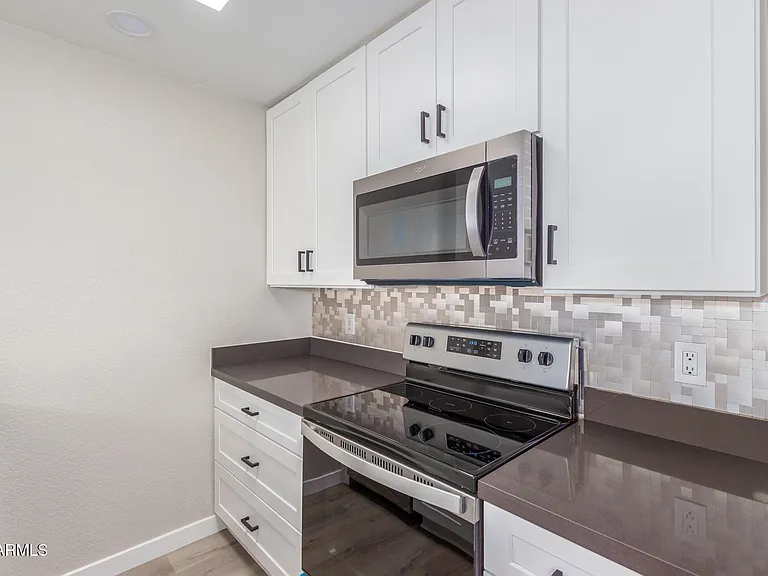 8888 N 47th Ave #212 — Photo 4