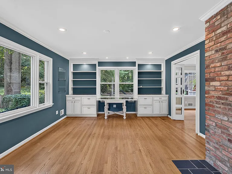 6443 Walters Woods Dr — Photo 19