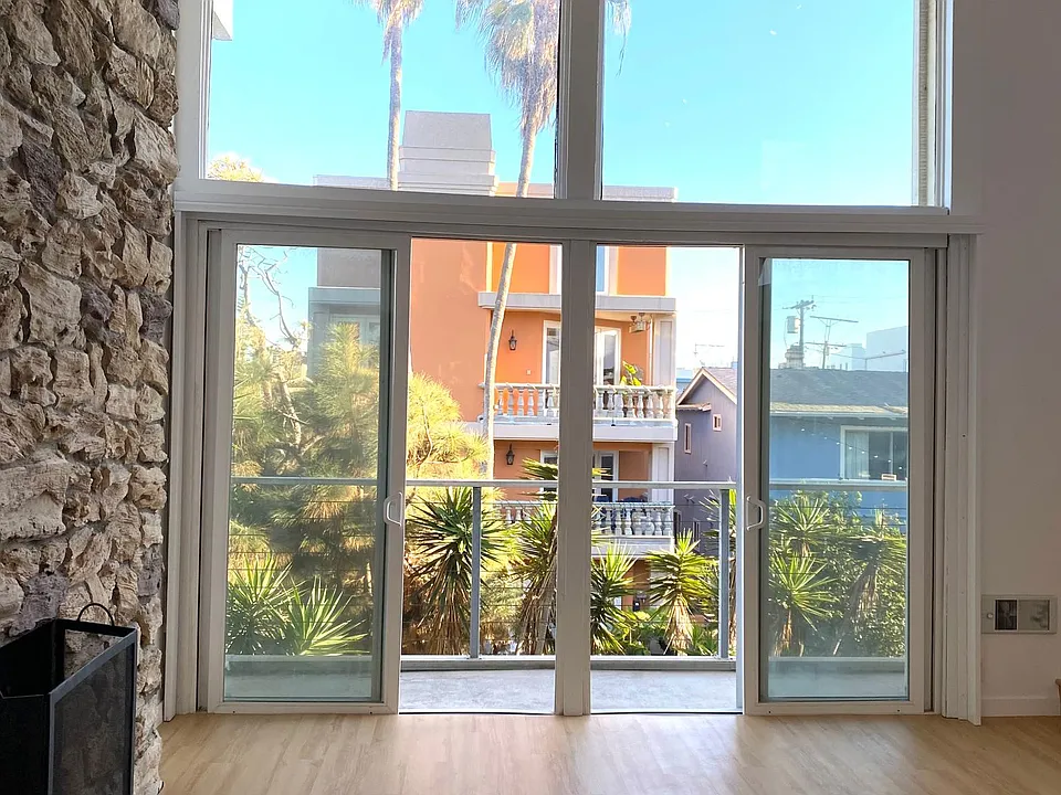 2 sliding doors open to the unobstructed ocean view balcony